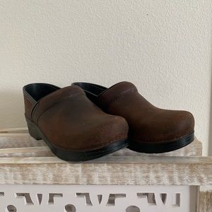 Dansko Professional Clog | Size 39 | Antique Brown Oiled